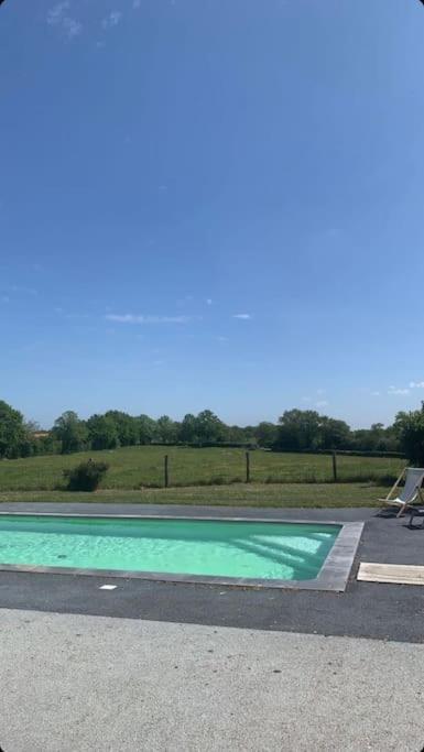 Loue Ancien Moulin A Vent Avec Piscine Et Jacuzzi Vila Neuvy-Bouin Exterior foto