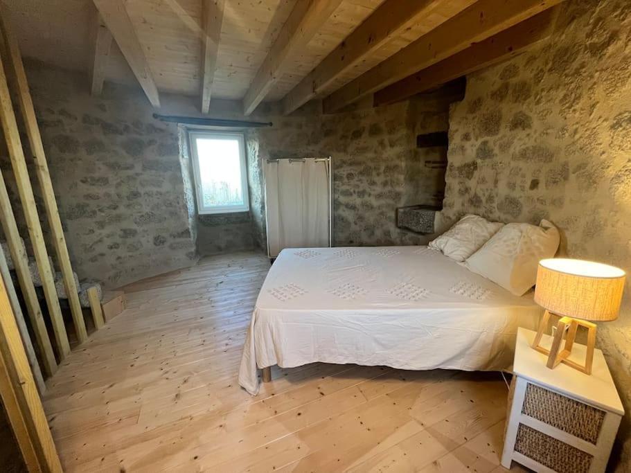 Loue Ancien Moulin A Vent Avec Piscine Et Jacuzzi Vila Neuvy-Bouin Exterior foto