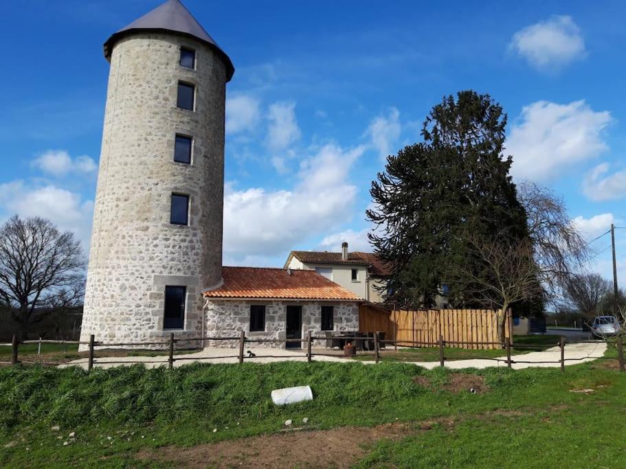 Loue Ancien Moulin A Vent Avec Piscine Et Jacuzzi Vila Neuvy-Bouin Exterior foto